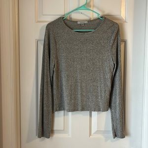 Gray long sleeve crop top